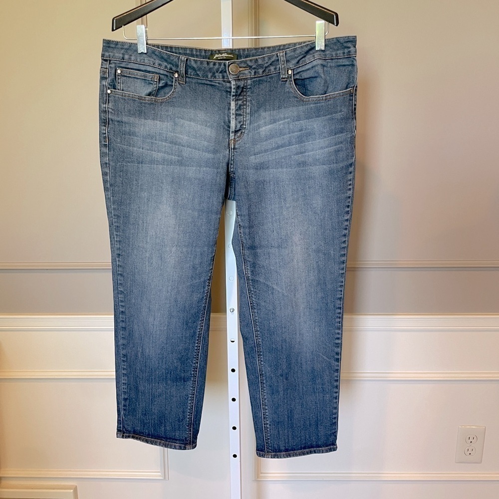 Eddie Bauer women's denim capri 14 cropped jeans not distressed medium wash